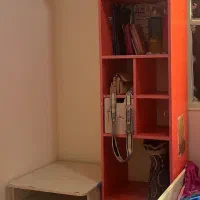 تخت خواب یکنفره باکفی نودوعددبادراوردوعددوکتابخانه