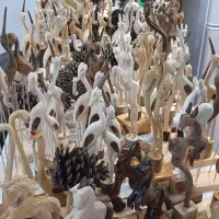 شتر مرغ چوبی و مجسمه عمده