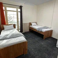 خوابگاه دخترانه در خیابان ولیعصر