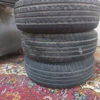 سه عدد لاستیک تیبا و دو عدد چراغ عقب تیبا