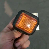 راهنما داخل گلگیر پژو پارس