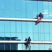 شستشوی نمابا مواد نانو یاطناب دراتفاع بدون داربست