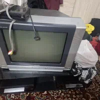 میز و تلویزون دستگاه دیجیتال