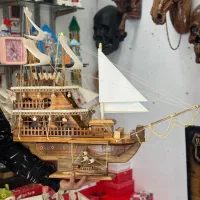 کشتی دست ساز سه طبقه چراغ دار