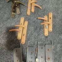فروش ۴ عدد قفل و دستگیره