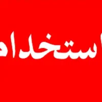 نیروی کار ساده در واحد مونتاژ میز و صندلی مدارس