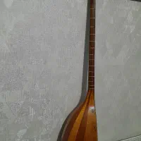 یک عدد دف ویک عدد تنبور