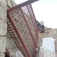 تخت اهنی