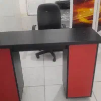 سلام یه میز ناخن در حد نو ب علت تغیر شغل میفروشمش|آرایشگاه و سالنهای زیبایی|کوهدشت, |دیوار