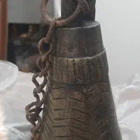 زنگوله دوران قاجاری برنجی ۱۵ سانتی بهمراه زنجیر|کلکسیون اشیاء عتیقه|سنگر, |دیوار