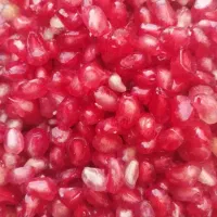 انار در منزل خودم دونه میکنم