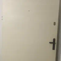 درب ورودی اطاق نشیمن