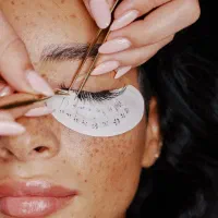 جذب نیرو لاین  اکستنشن مژه و پاکسازی پوست