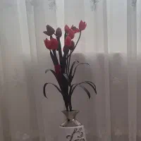 گلدان با گل