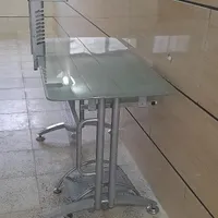 میز کامپیوتر در حد نو