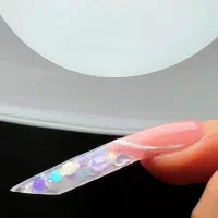 کاشت ناخن و مژه