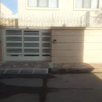 خانه-کارگرطبقه-همکف-با-حیاط-اختصاصی-راه-جدا