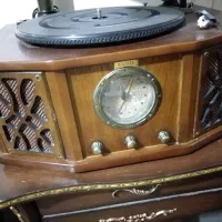 گرامافون با میز|کلکسیون اشیاء عتیقه|مشهد, سرافرازان|دیوار
