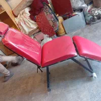 صندلی آرایشگاه و کلاه