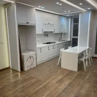 کارگر ساده درکارگاه کابینت سازی