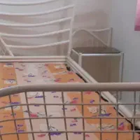 تخت خواب دونفره فلزی میله ای زیبا و محکم و سالم