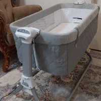 گهواره برقی و تخت کنار مادرaxes