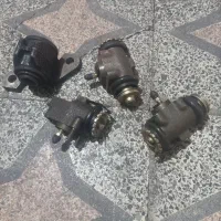 تعدادی لوازم یدکی خودرو موجود است