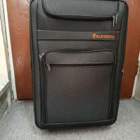 یه چمدون برزنت سایز بزرگ نواصلااستفاده نشده