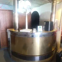 یک میز کافه بار