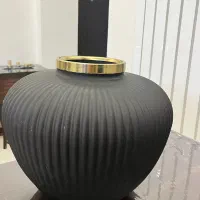 گلدان شیشه ای مشکی مات