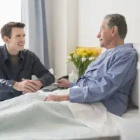 مراقبت و همراه بیمار در بیمارستان و خانه