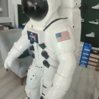 مجسمه آدم فضایی