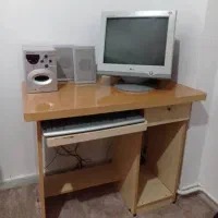 میزکامپیوتر، مانیتور و اسپیکر