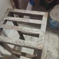 چهار پایه آهنی