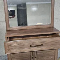 جاکفشی چوبی و آینه