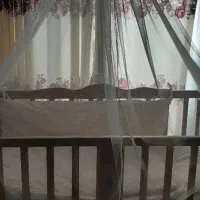 تخت نوزاد در حد نو