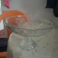 یک‌ عدد میوه خوری شیشه ایی