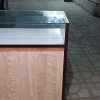 یک عدد ویترین ام دی اف شیشه ۸ میل چرخ دار|بوفه، ویترین، کنسول|شیراز, فرهنگ شهر|دیوار