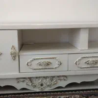 میز زیر تلویزیون