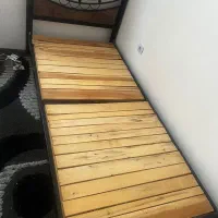 تخت فلزی