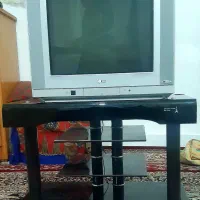 تلویزیون ومیز تلویزیون