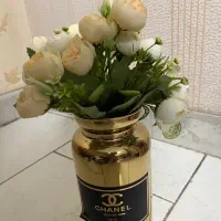 گلدان و گل مصنوعی
