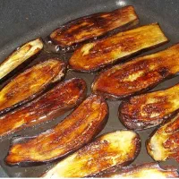 سبزی سرخ شده پیاز سرخ سیر خردشده بادمجان سرخ کبابی