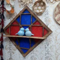 شلف چوبی پنجره رنگی