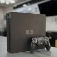 یک دستگاه  کنسول  پی اس  فور