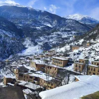 به یه نیرو کارجهت کار درشهرک تاریخی ماسوله