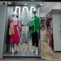 ۱ عدد مانکن و ویترین و میله ۷ و ۱۰ تیله