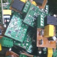 به یک نیروی خانم جهت مونتاژ برد و لحیمکاری