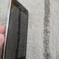 یک گوشی سامسونگ|موبایل|ابریشم, |دیوار