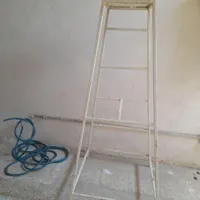 چهار پایه آهنی